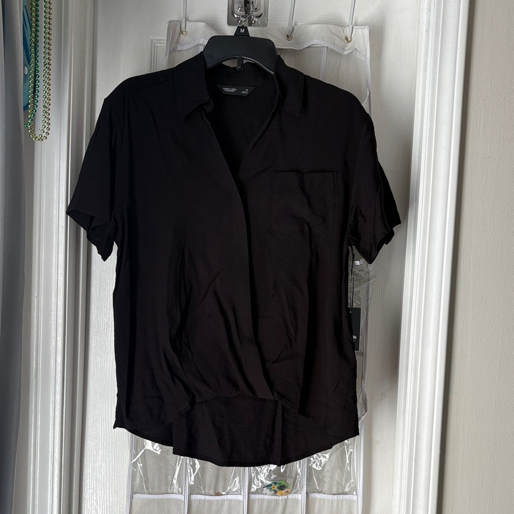 NWT Vera Wang black high low women’s blouse size medium.